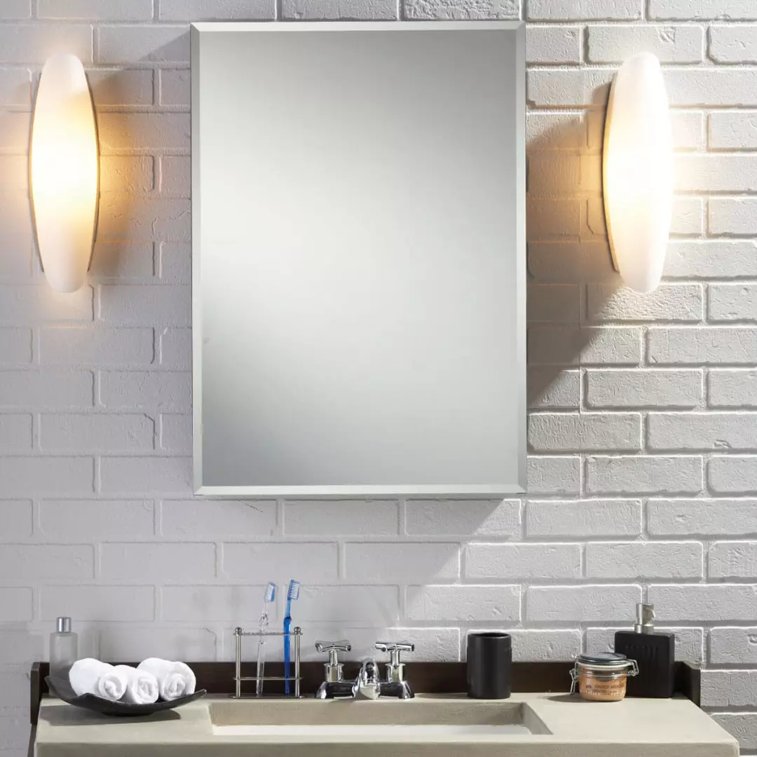 SV2430 Medicine Cabinet in Chrome material