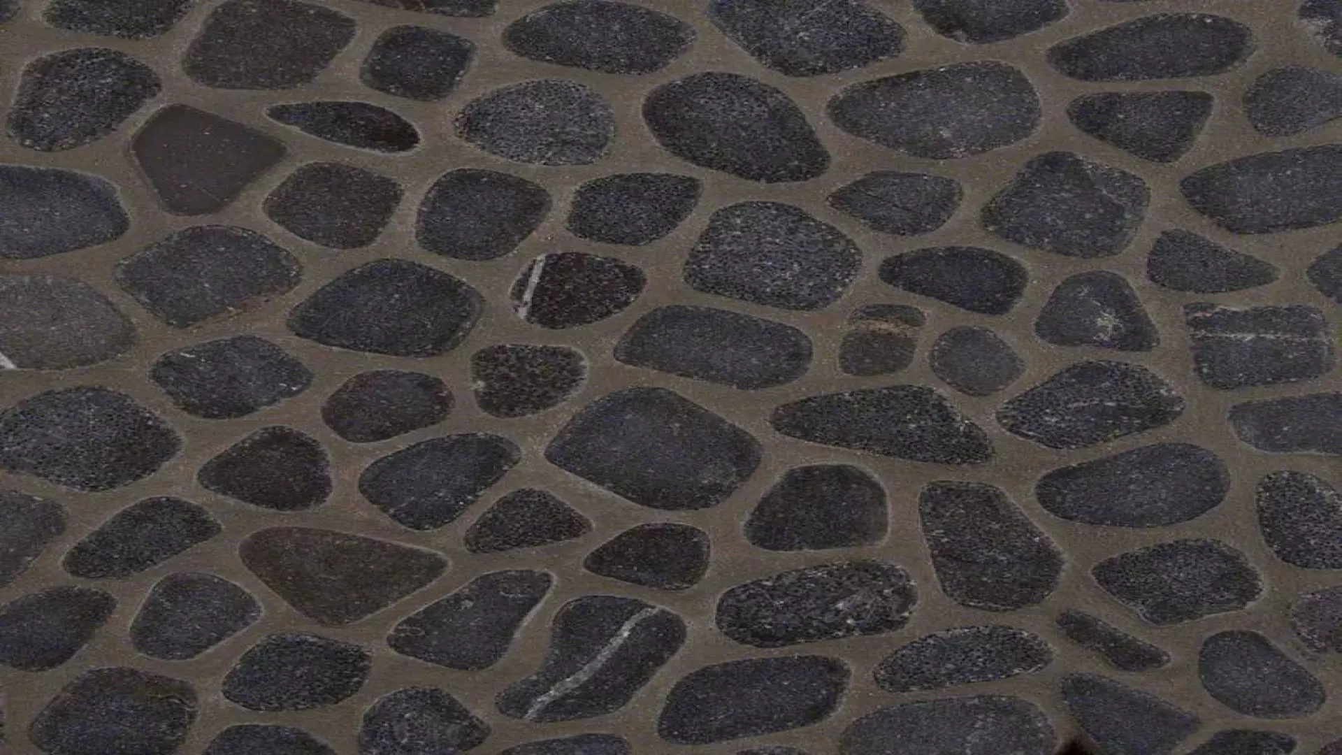 Black Pebbles Tumbled 10 mm material