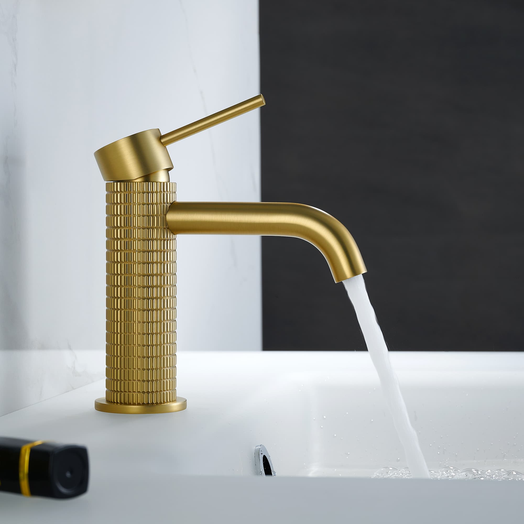 Mendavia Single-Handle Basin Bathroom Faucet in Brushed Gold material