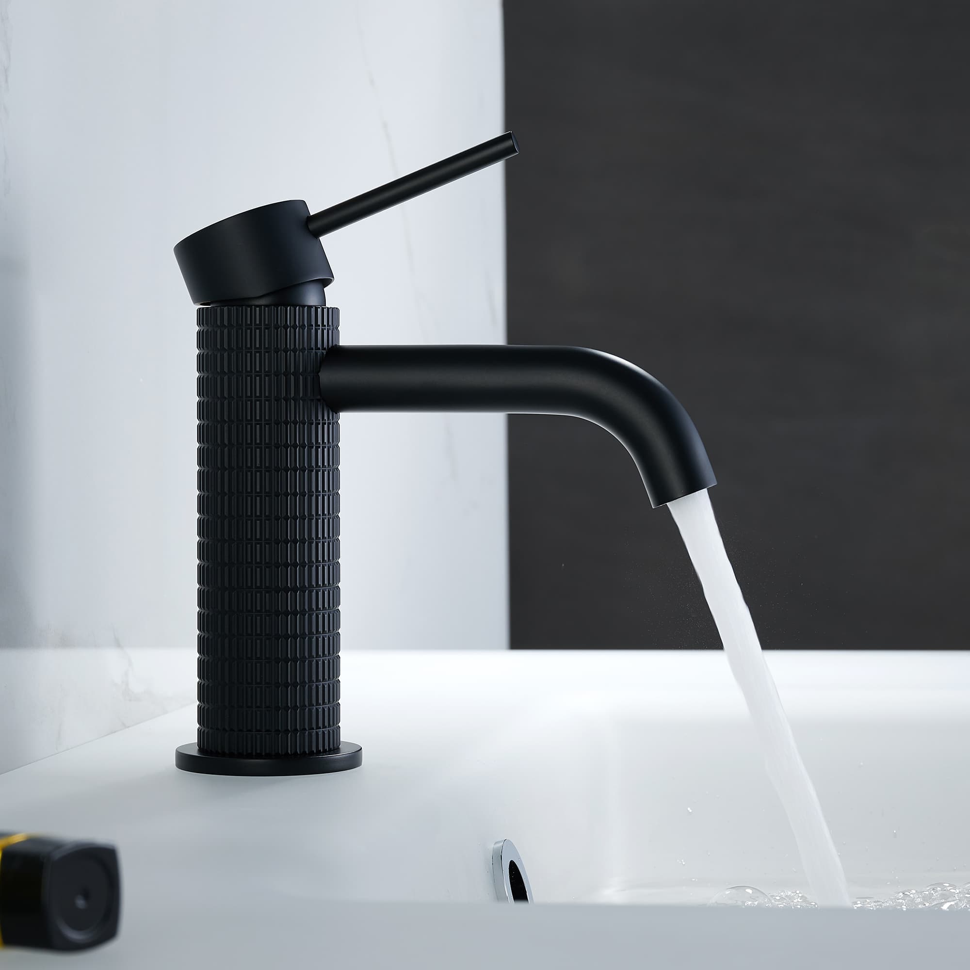 Mendavia Single-Handle Basin Bathroom Faucet in Matte Black material
